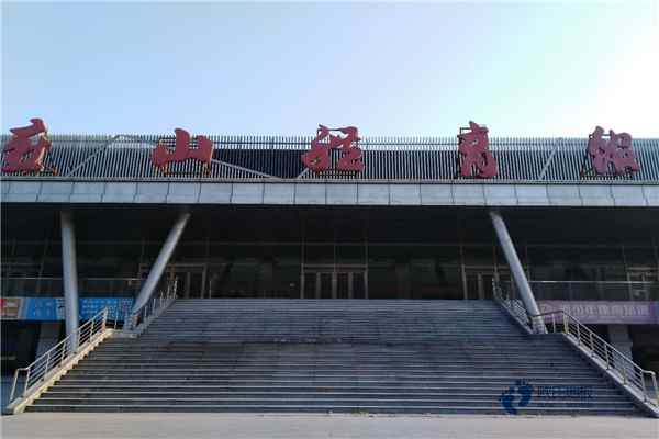 學(xué)?；@球館木地板防潮層2